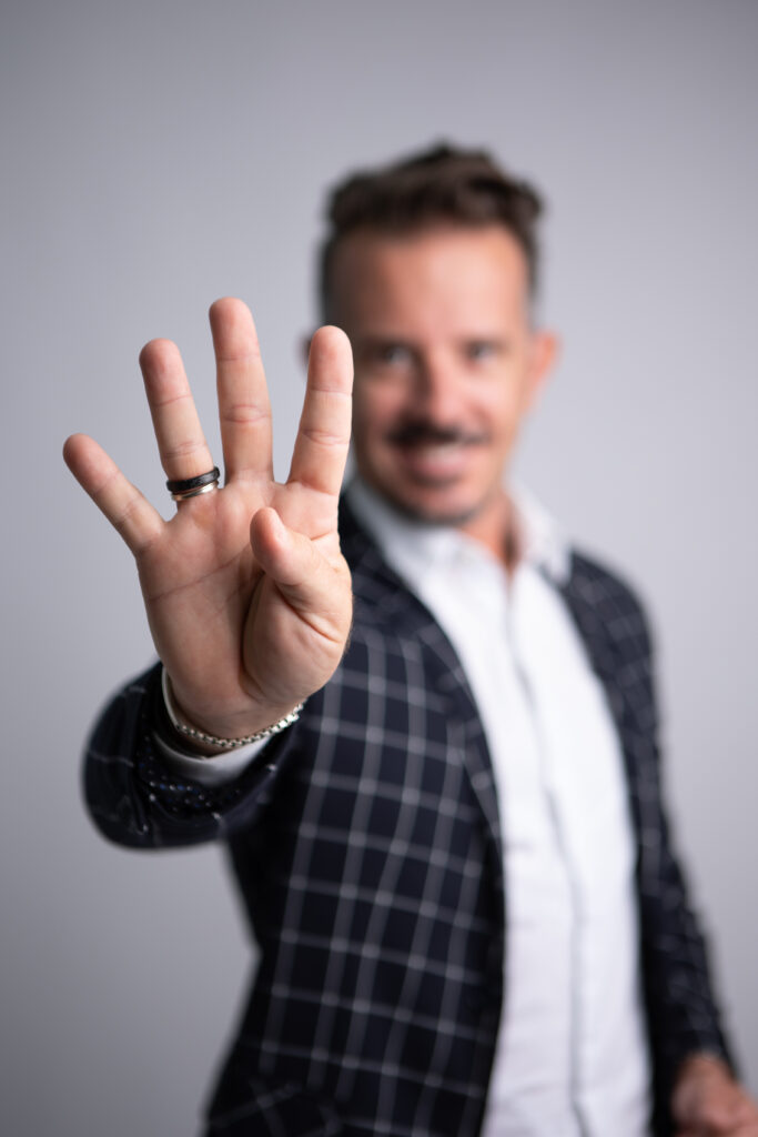 Técnicas para proyectar autoridad con la voz en tu discurso